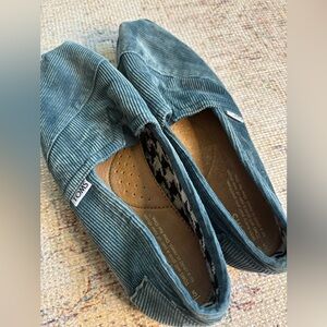 Toms Canvas Shoes